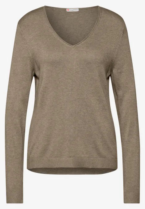 Olivgrüner Pullover mit V-Ausschnitt und langen Ärmeln.
